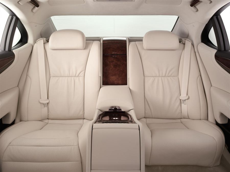  Lexus LS600h L 2007 года  (фото 45 из 224)